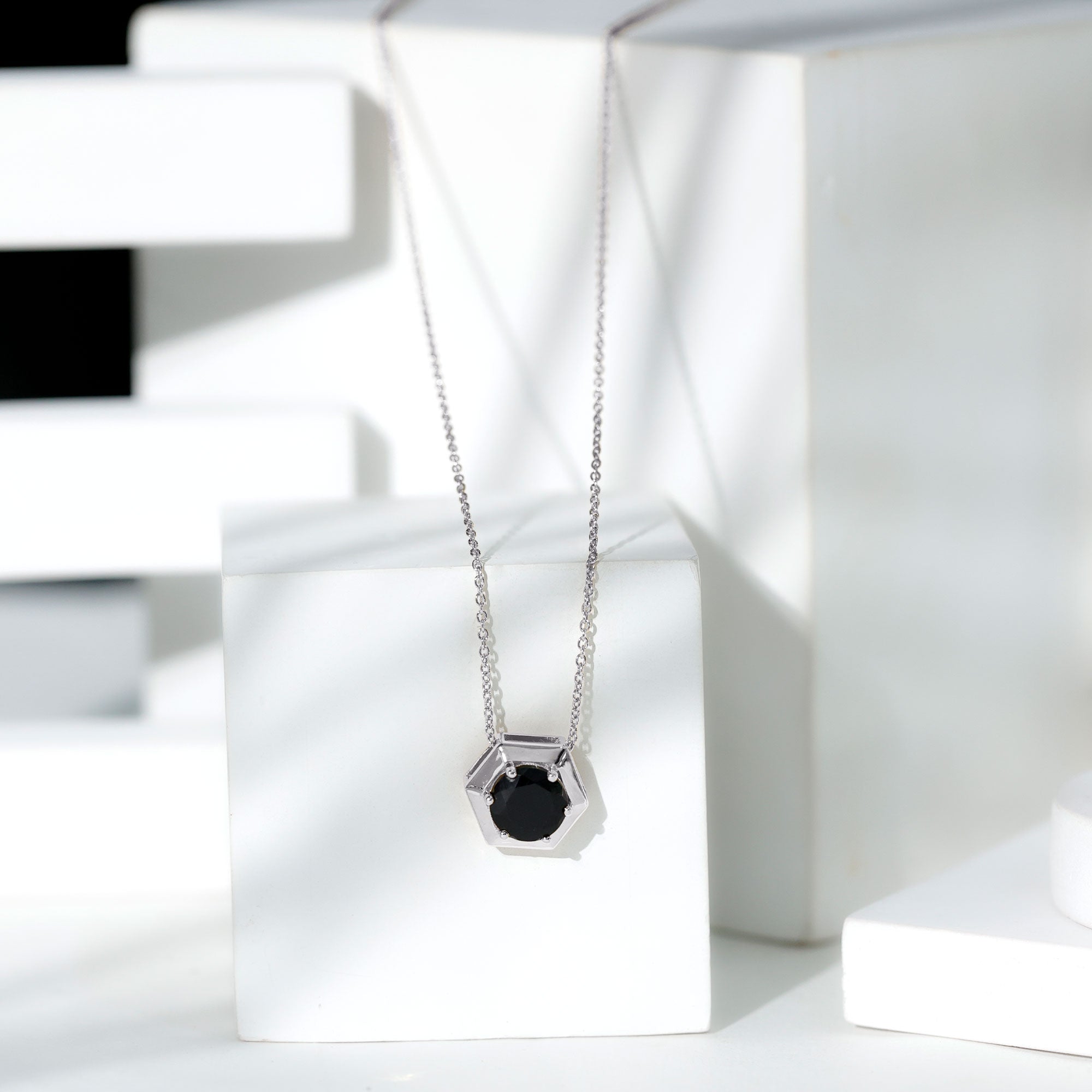 1.25 CT Natural Black Onyx Solitaire Hexagon Pendant in Gold