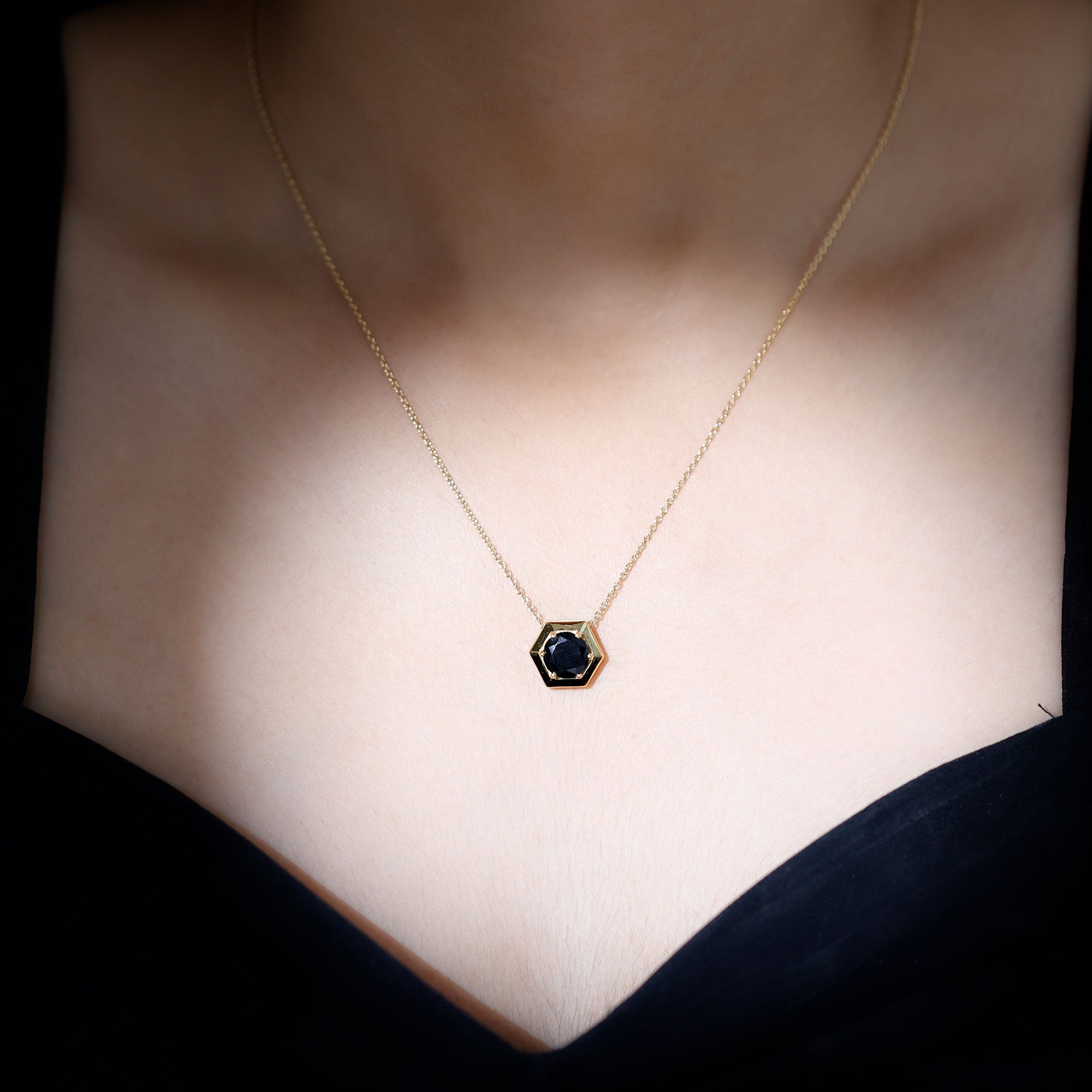 1.25 CT Natural Black Onyx Solitaire Hexagon Pendant in Gold