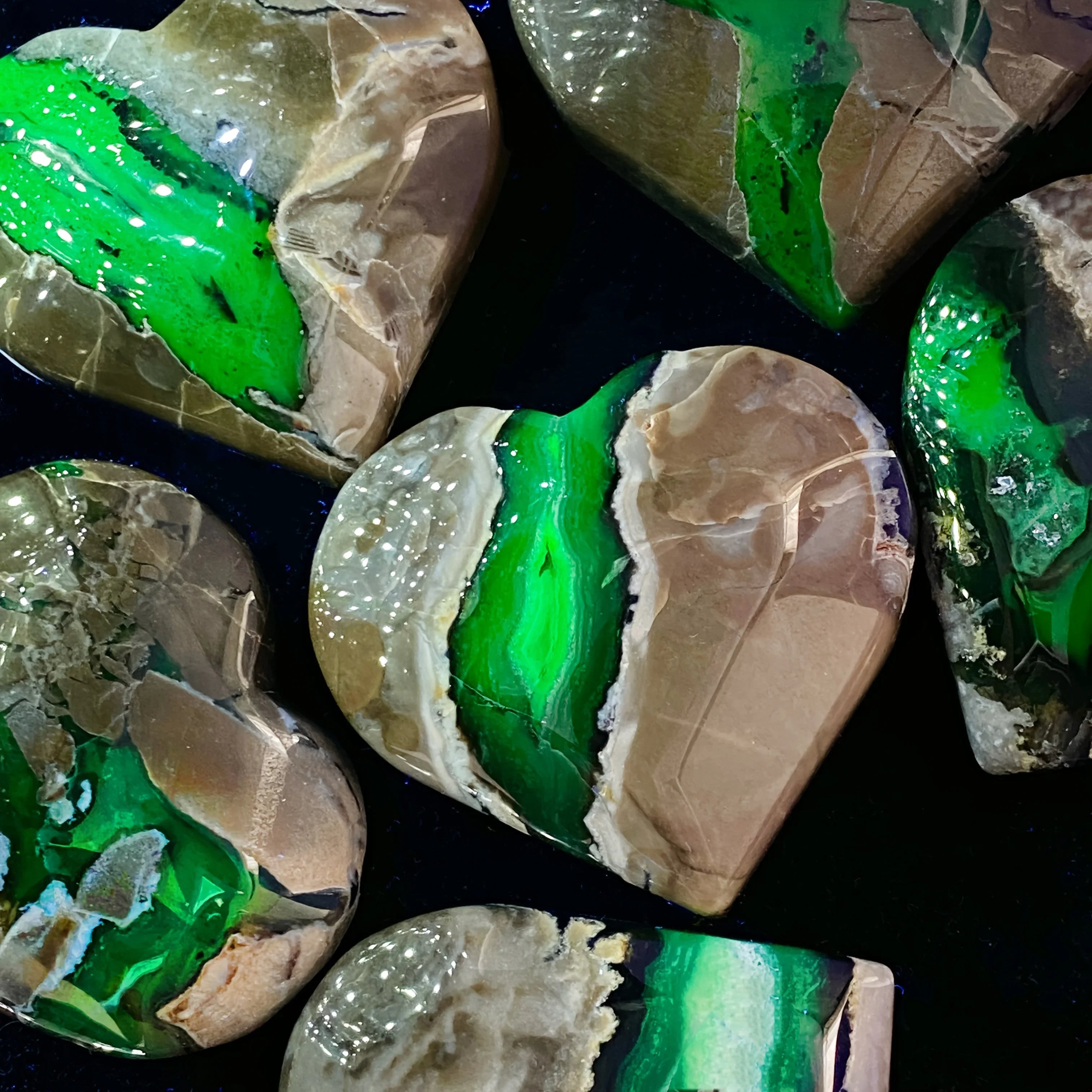 Fluorescent Agate Heart, UV Reactive Stone, Home Decor Accent, Unique Natural Stone Collectible， Home Office Decor