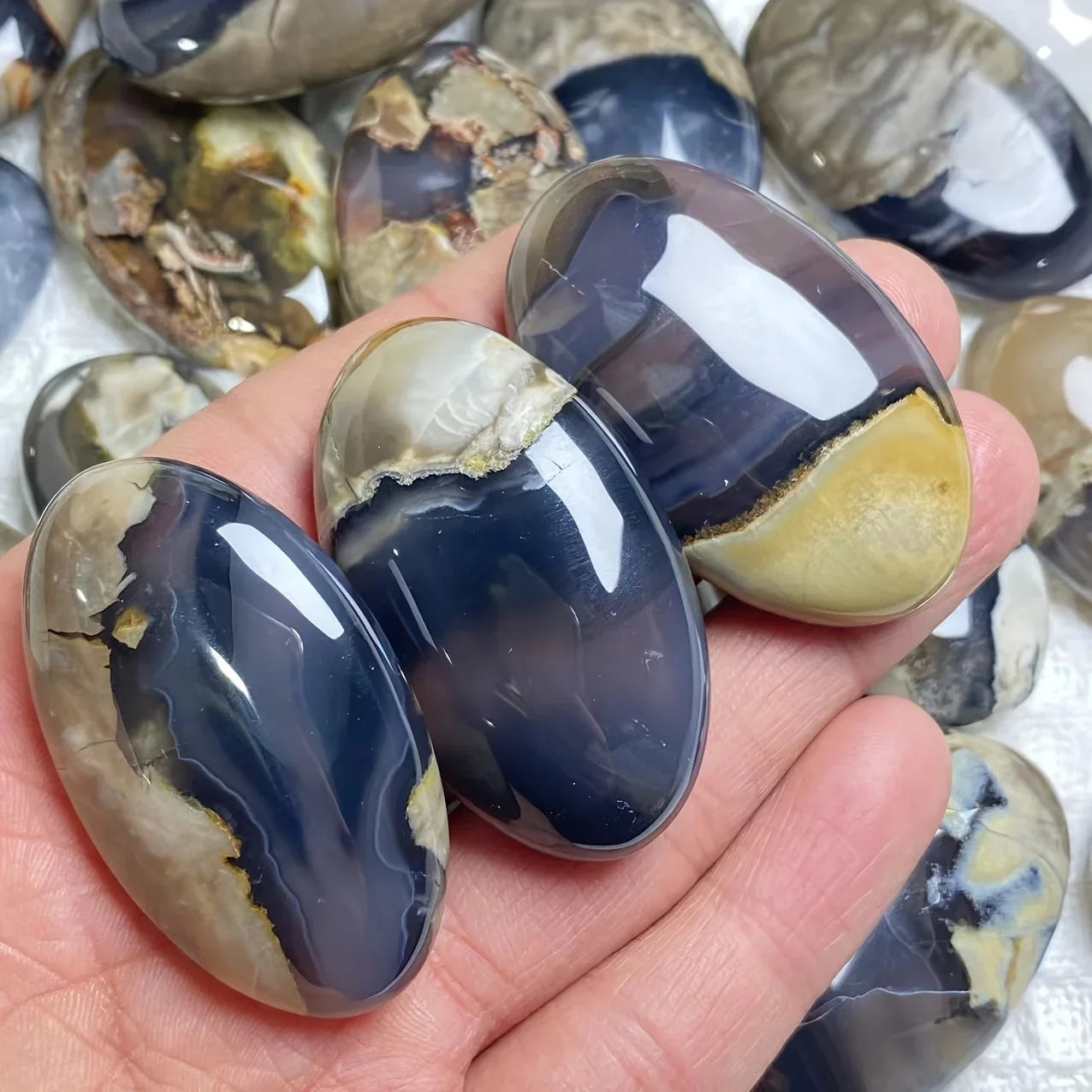 Volcano Agate Palm Stone, UV Reactive Glowing Green Fluorescent Crystal Home Decor, Tabletop Display, Holiday Gift