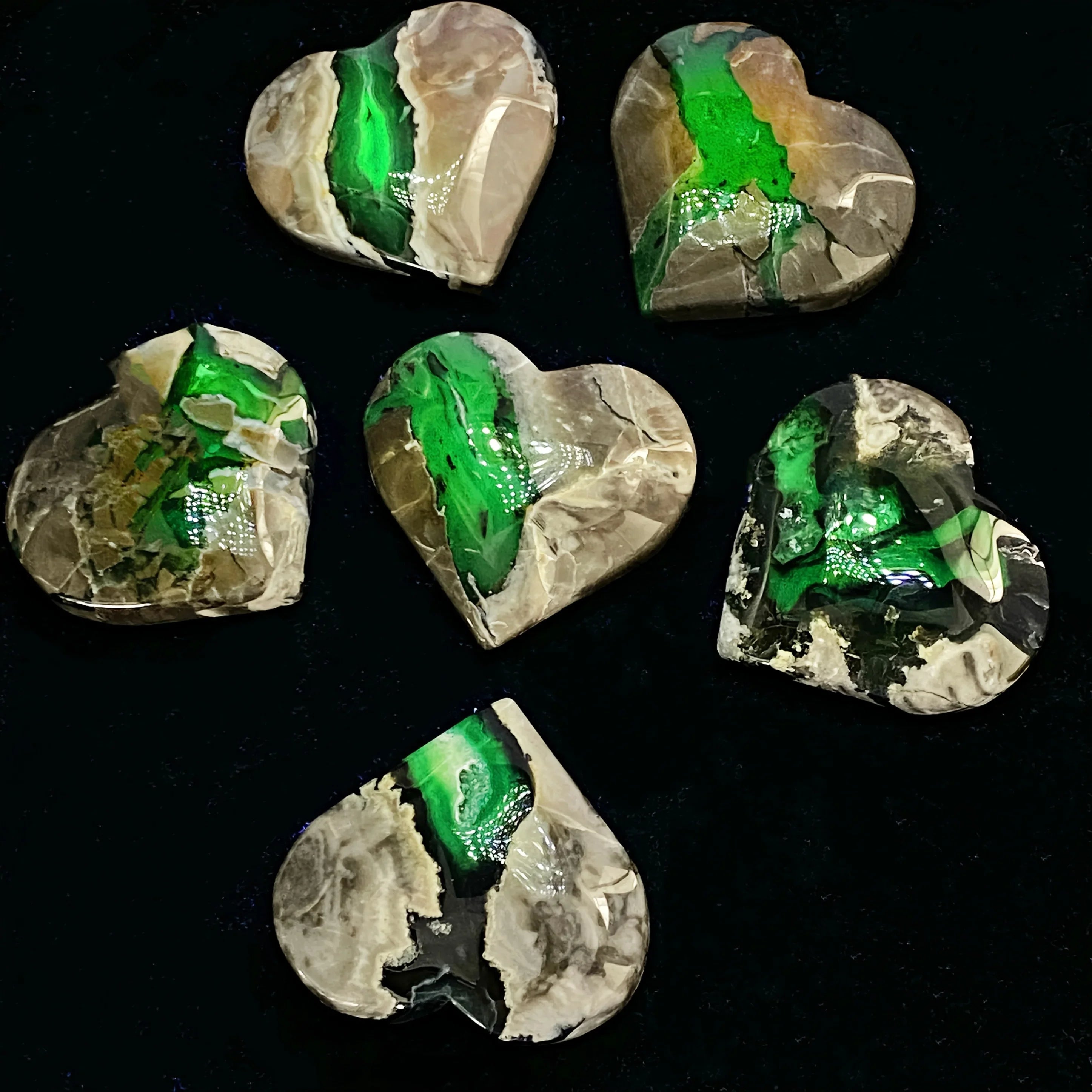 Fluorescent Agate Heart, UV Reactive Stone, Home Decor Accent, Unique Natural Stone Collectible， Home Office Decor