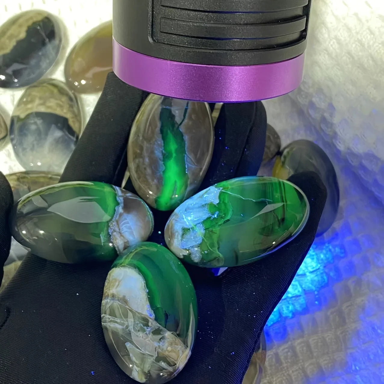 Volcano Agate Palm Stone, UV Reactive Glowing Green Fluorescent Crystal Home Decor, Tabletop Display, Holiday Gift