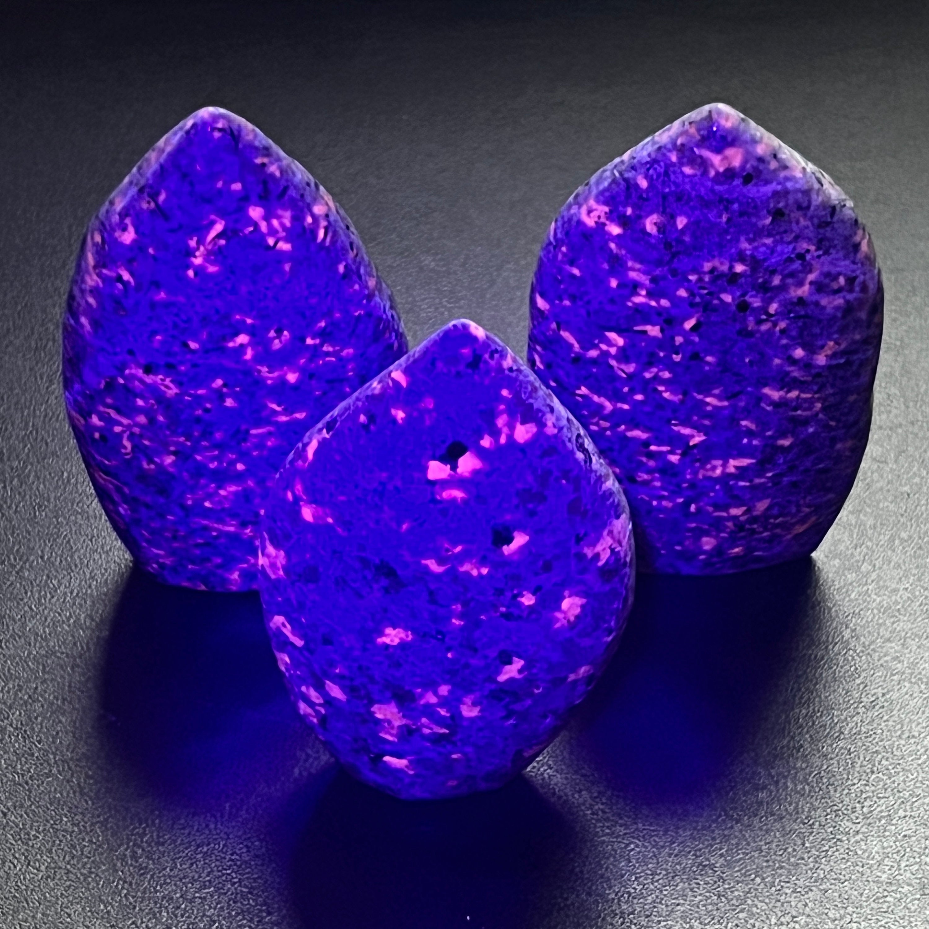 Syenite Flame Standing Tower (UV Reactive)